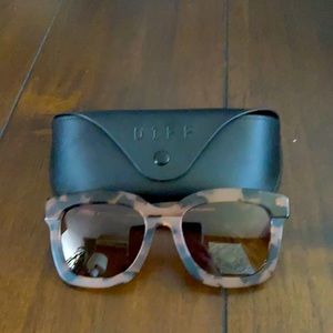 DIFF Eyewear Carson Sunglasses